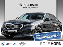 Black sapphire metallic Gebraucht 2025 BMW 520 M Sport Limousine | 55.650 € (Guter Preis)