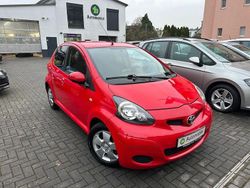 Rot Gebraucht 2011 Toyota Aygo Edition Kleinwagen | 4.499 € (Fairer Preis)