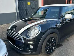 Schwarz Gebraucht 2015 Mini Cooper D Kleinwagen | 9.000 € (Etwas zu teuer)