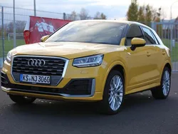 Gelb Gebraucht 2017 Audi Q2 Sport SUV | 21.500 € (Teuer)