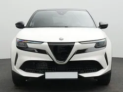 Bianco sempione, uni Gebraucht 2025 Alfa Romeo GT Junior Edizione Speciale Kleinwagen | 28.480 € (Fairer Preis)