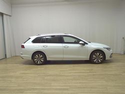 Weiss Gebraucht 2024 VW Golf VIII Move Kombi | 17.980 € (Superpreis)