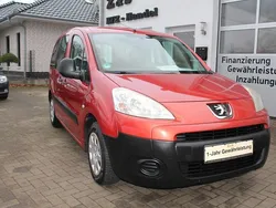 Rot Gebraucht 2010 Peugeot Partner Tepee Tendance Van / Kleinbus | 7.777 €