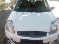 Weiß Gebraucht 2006 Ford Fiesta Fun X Kleinwagen | 1.690 € (Fairer Preis)