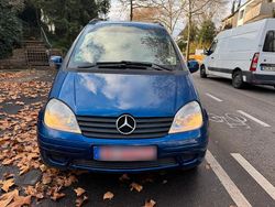 Blau Gebraucht 2004 Mercedes Vaneo Van / Kleinbus | 2.300 € (Etwas zu teuer)