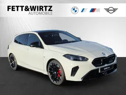 Alpinweiß uni Gebraucht 2025 BMW M135 Shadowline Kleinwagen | 54.990 €