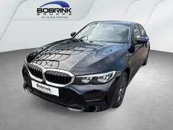 Schwarz Gebraucht 2022 BMW 318 Advantage Limousine | 25.940 € (Guter Preis)
