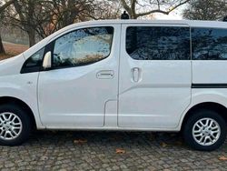 Weiß Gebraucht 2015 Nissan Evalia Van / Kleinbus | 12.600 €
