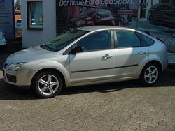 Silber Gebraucht 2007 Ford Focus Fun X Limousine | 2.101 € (Fairer Preis)