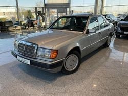 Brillantsilber metallic Gebraucht 1991 Mercedes E230 Limousine | 10.309 €
