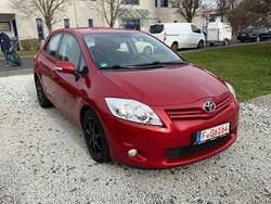 Rot Gebraucht 2012 Toyota Auris Travel Limousine | 8.950 € (Teuer)