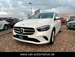 Weiß Gebraucht 2019 Mercedes B200 Progressive Van / Kleinbus | 21.990 € (Guter Preis)