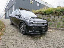 Deep black perleffekt Gebraucht 2024 VW Tiguan Life SUV | 39.900 € (Etwas zu teuer)