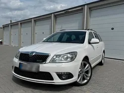 Weiß Gebraucht 2012 Skoda Octavia RS Kombi | 7.300 € (Guter Preis)