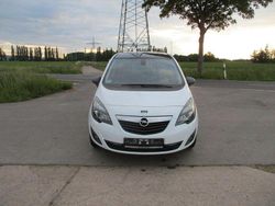 Weiß Gebraucht 2012 Opel Meriva Color Edition Van / Kleinbus | 3.700 € (Guter Preis)