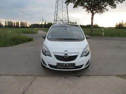 Weiß Gebraucht 2012 Opel Meriva Color Edition Van / Kleinbus | 4.850 € (Fairer Preis)