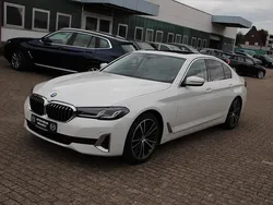 Weiß Gebraucht 2021 BMW 520 Luxury Line Limousine | 30.600 € (Teuer)
