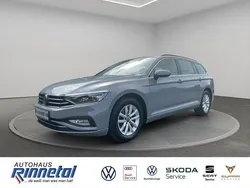 Mondsteingrau Gebraucht 2023 VW Passat Pro Kombi | 27.950 € (Etwas zu teuer)