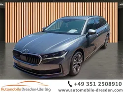 Grau Gebraucht 2024 Skoda Superb Selection Kombi | 32.880 € (Fairer Preis)