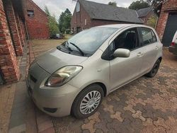 Silber Gebraucht 2012 Daihatsu Charade Limousine | 2.500 €