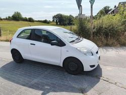 Weiß Gebraucht 2010 Toyota Yaris Cool Limousine | 3.200 € (Guter Preis)