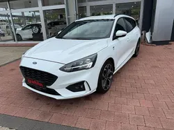 Weiß Gebraucht 2022 Ford Focus ST-Line X Limousine | 20.900 € (Guter Preis)