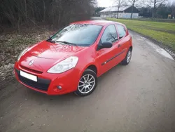 Rot Gebraucht 2009 Renault Clio II Dynamique Limousine | 2.850 € (Fairer Preis)