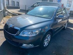 Grau Gebraucht 2011 Skoda Octavia Ambiente Kombi | 4.390 € (Fairer Preis)