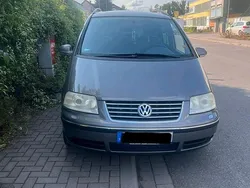 Grau Gebraucht 2007 VW Sharan Van / Kleinbus | 2.800 €