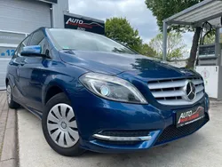 Blau Gebraucht 2012 Mercedes B180 Van / Kleinbus | 8.990 € (Fairer Preis)
