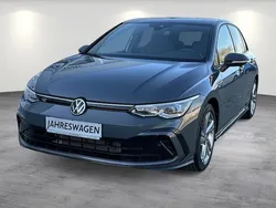 Grau Gebraucht 2022 VW Golf VIII R-line Limousine | 31.490 € (Etwas zu teuer)