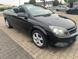 Schwarz Gebraucht 2006 Opel Astra Cabriolet Cabrio | 2.890 € (Fairer Preis)
