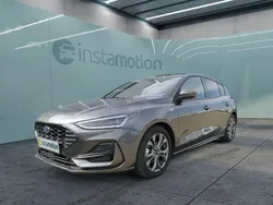 Grau Gebraucht 2024 Ford Focus Limousine | 26.399 € (Guter Preis)