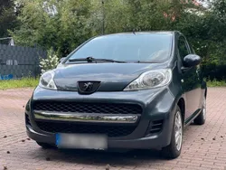 Grau Gebraucht 2009 Peugeot 107 Kleinwagen | 2.890 €