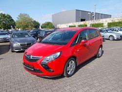 Rot Gebraucht 2016 Opel Zafira Tourer Edition Van / Kleinbus | 11.900 € (Teuer)