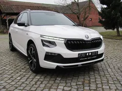 Candy weiß / schwarz Gebraucht 2024 Skoda Kamiq Monte Carlo SUV | 33.100 € (Teuer)