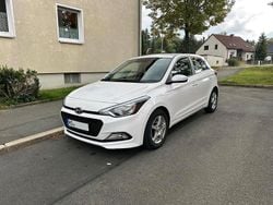 Weiß Gebraucht 2015 Hyundai i20 Kleinwagen | 6.900 €
