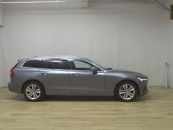 Grau Gebraucht 2021 Volvo V60 Momentum Kombi | 20.980 € (Superpreis)