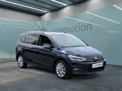 Blau Gebraucht 2024 VW Touran Highline Van / Kleinbus | 36.929 € (Fairer Preis)