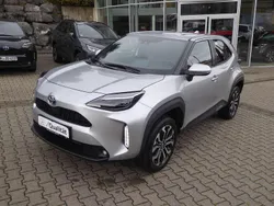 Shimmering silver Gebraucht 2024 Toyota Yaris Cross Team SUV | 29.290 € (Etwas zu teuer)