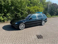 Schwarz Gebraucht 2001 BMW 330 Kombi | 2.999 €