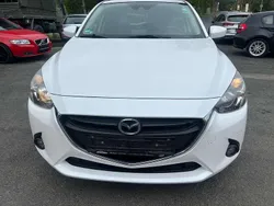 Satinweiss metallic Gebraucht 2016 Mazda 2 Nakama Kleinwagen | 4.900 € (Guter Preis)