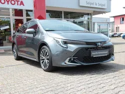 Marlingrau metallic Gebraucht 2024 Toyota Corolla Basis Limousine | 27.950 € (Fairer Preis)