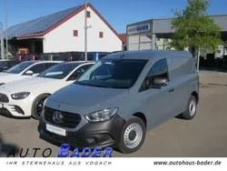 Grau Gebraucht 2023 Mercedes Citan 108 Van | 19.990 € (Fairer Preis)
