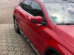 Rot Gebraucht 2018 Mercedes GLA250 SUV | 22.900 € (Fairer Preis)