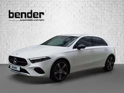 Polarweiss unilack Gebraucht 2023 Mercedes A200 Kleinwagen | 28.350 € (Fairer Preis)