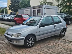 Silber Gebraucht 1998 Peugeot 106 Kleinwagen | 700 € (Guter Preis)