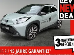 Grün Neu 2025 Toyota Aygo Kleinwagen | 20.755 €