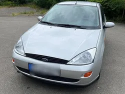 Grau Gebraucht 2000 Ford Focus Limousine | 2.250 € (Fairer Preis)