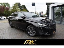 Perla nera schwarz (metallic) Gebraucht 2024 Peugeot 308 SW Allure Kombi | 18.989 €